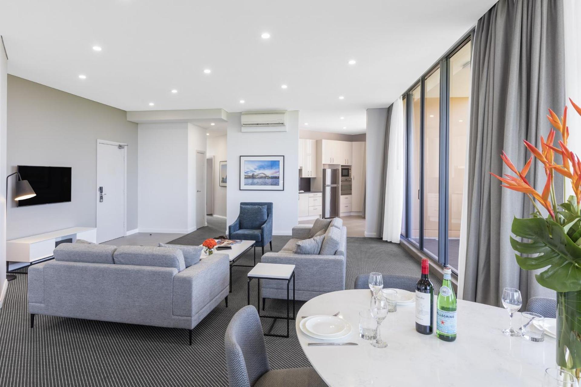 Meriton Suites Waterloo Sydney Bagian luar foto A typical apartment